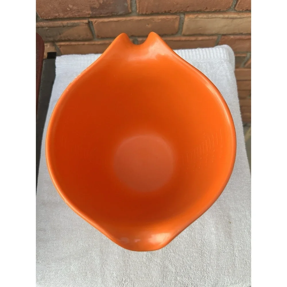Vtg Rubbermaid Orange Batter Bowl Measuring 1.5 Qt 6 Cup  Grip N Mix‎ #2661  USA